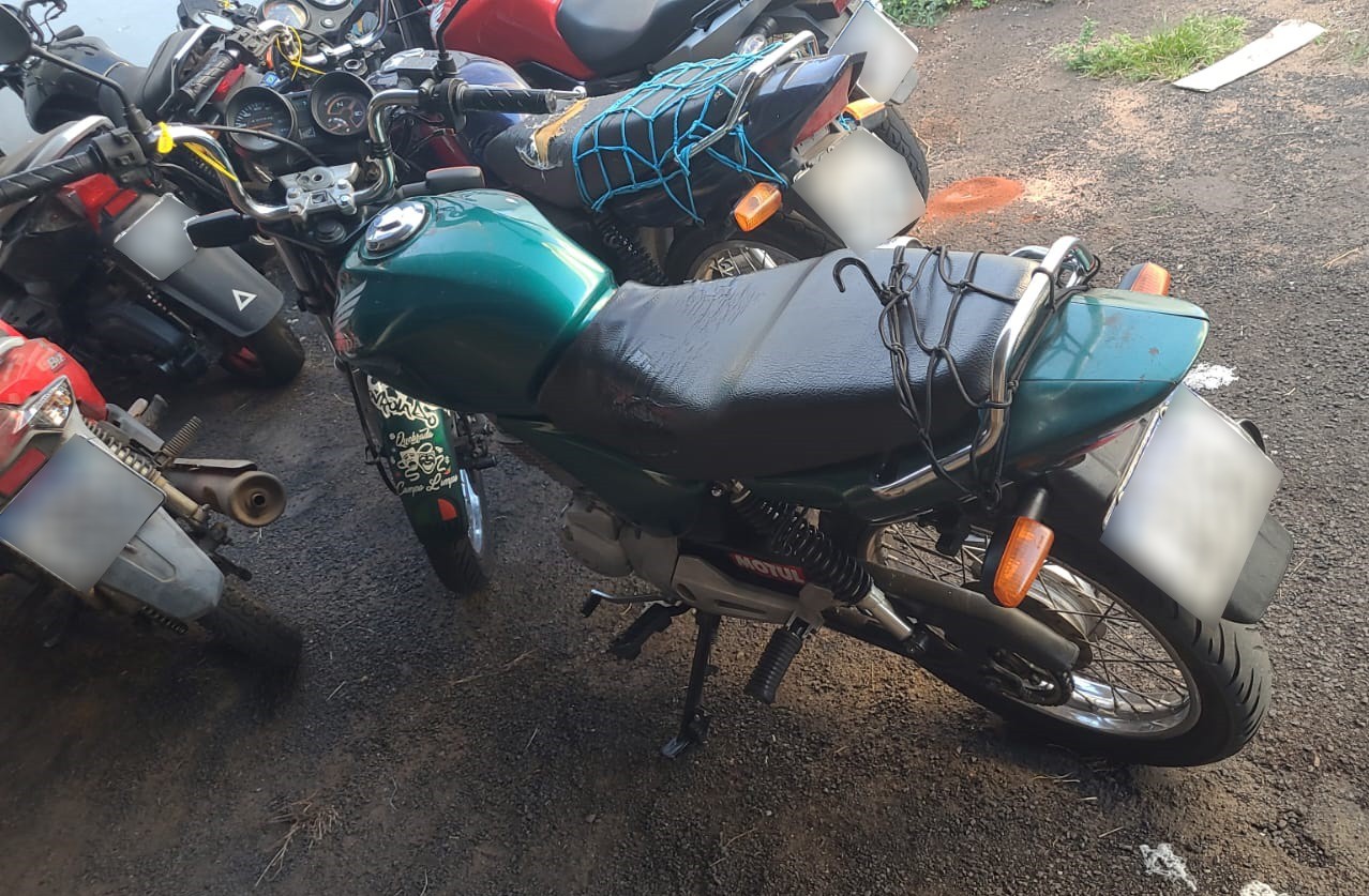Homem é flagrado dirigindo em alta velocidade e acaba preso por adulterar placa de moto em Presidente Prudente | Presidente Prudente e Região