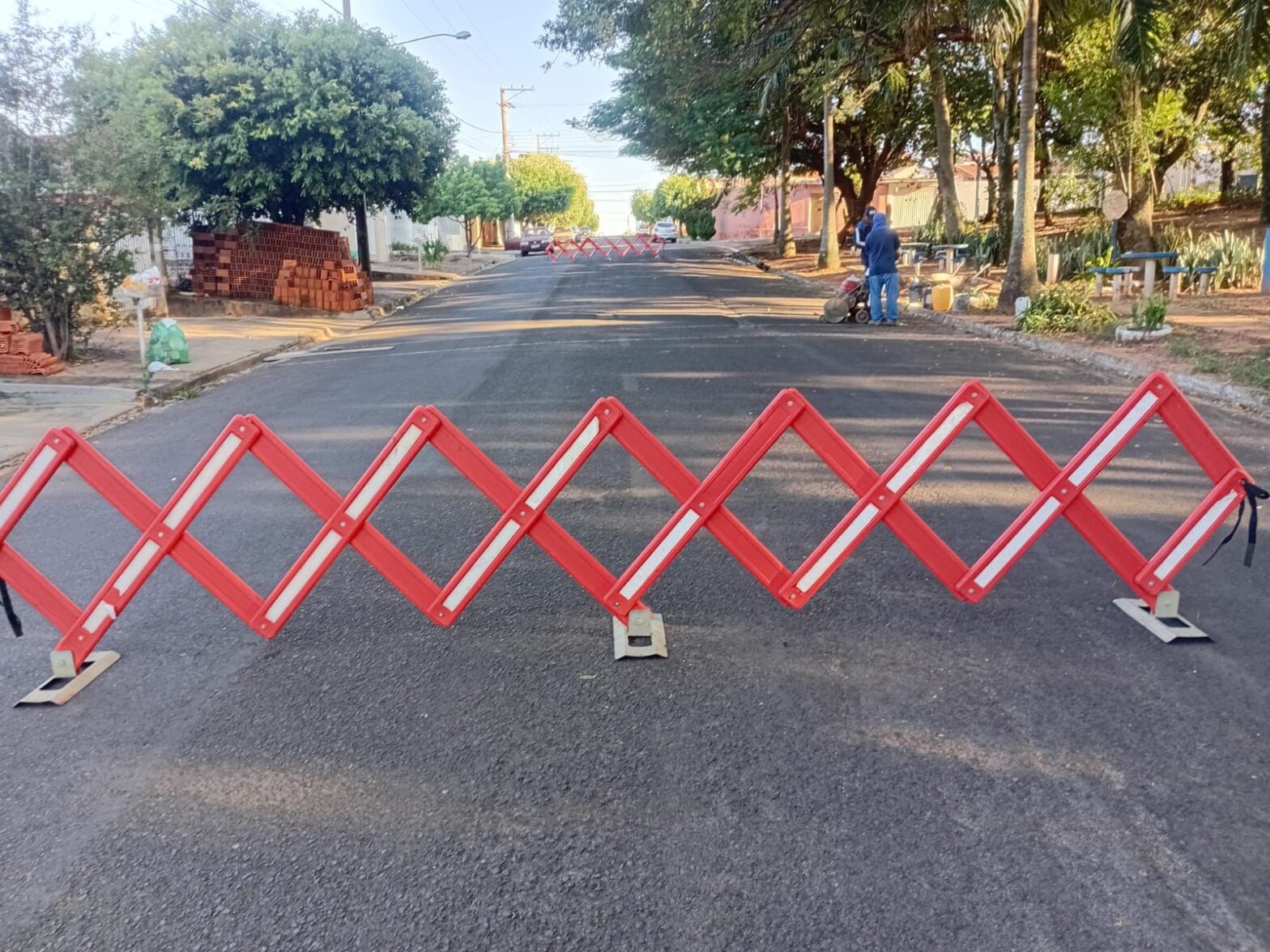 Obras interditam trecho da Rua Florindo Tessaro, em Osvaldo Cruz