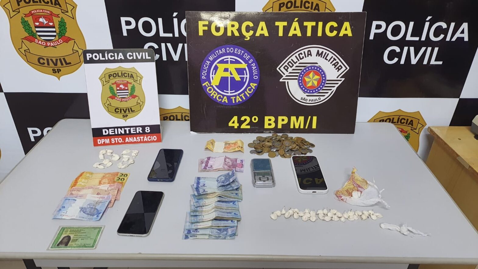 Operação Thundera cumpre mandados de busca e cinco pessoas são presas por tráfico de drogas em Santo Anastácio