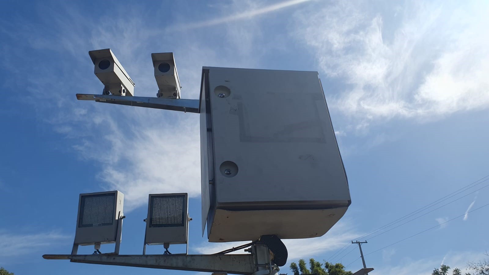 Radar instalado na Rodovia Comandante João Ribeiro de Barros passa por verificação metrológica, nesta quinta-feira, em Pacaembu | Presidente Prudente e Região