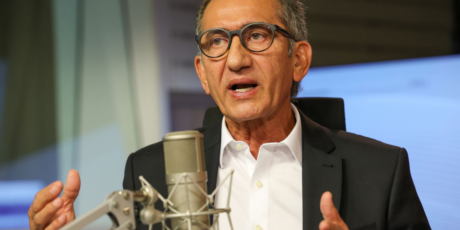 Águas do São Francisco irrigarão terras e economia local, diz ministro