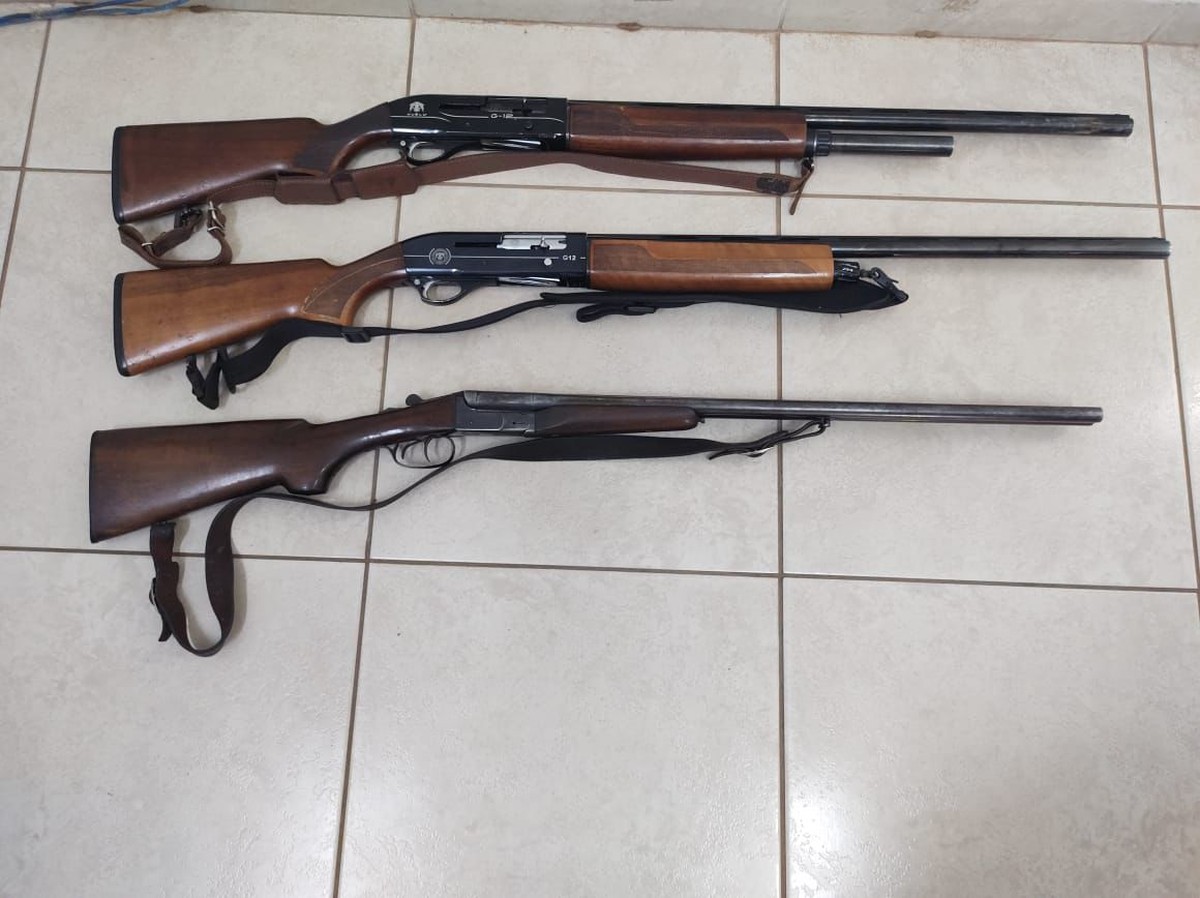 Fiscalização apreende três espingardas e multa idoso de 65 anos, em Anhumas