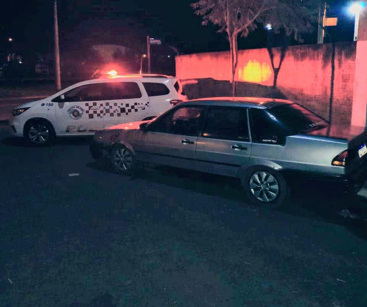 Carro furtado apresenta falha mecânica, é abandonado em via e dupla acaba presa por furto qualificado em Santa Mercedes | Presidente Prudente e Região