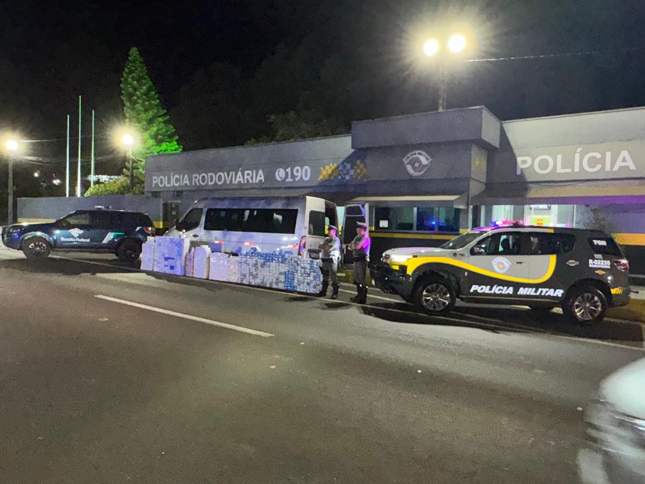 Com carga avaliada em mais de R$ 1 milhão, van é interceptada com 1.028 produtos eletrônicos sem notas fiscais, em Flórida Paulista | Presidente Prudente e Região