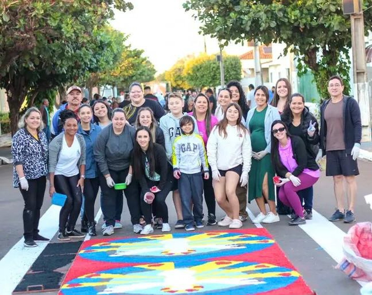 Com tradição anual, Piquerobi realiza celebração de Corpus Christi e conta com participação de mais de 400 voluntários; veja FOTOS | Presidente Prudente e Região