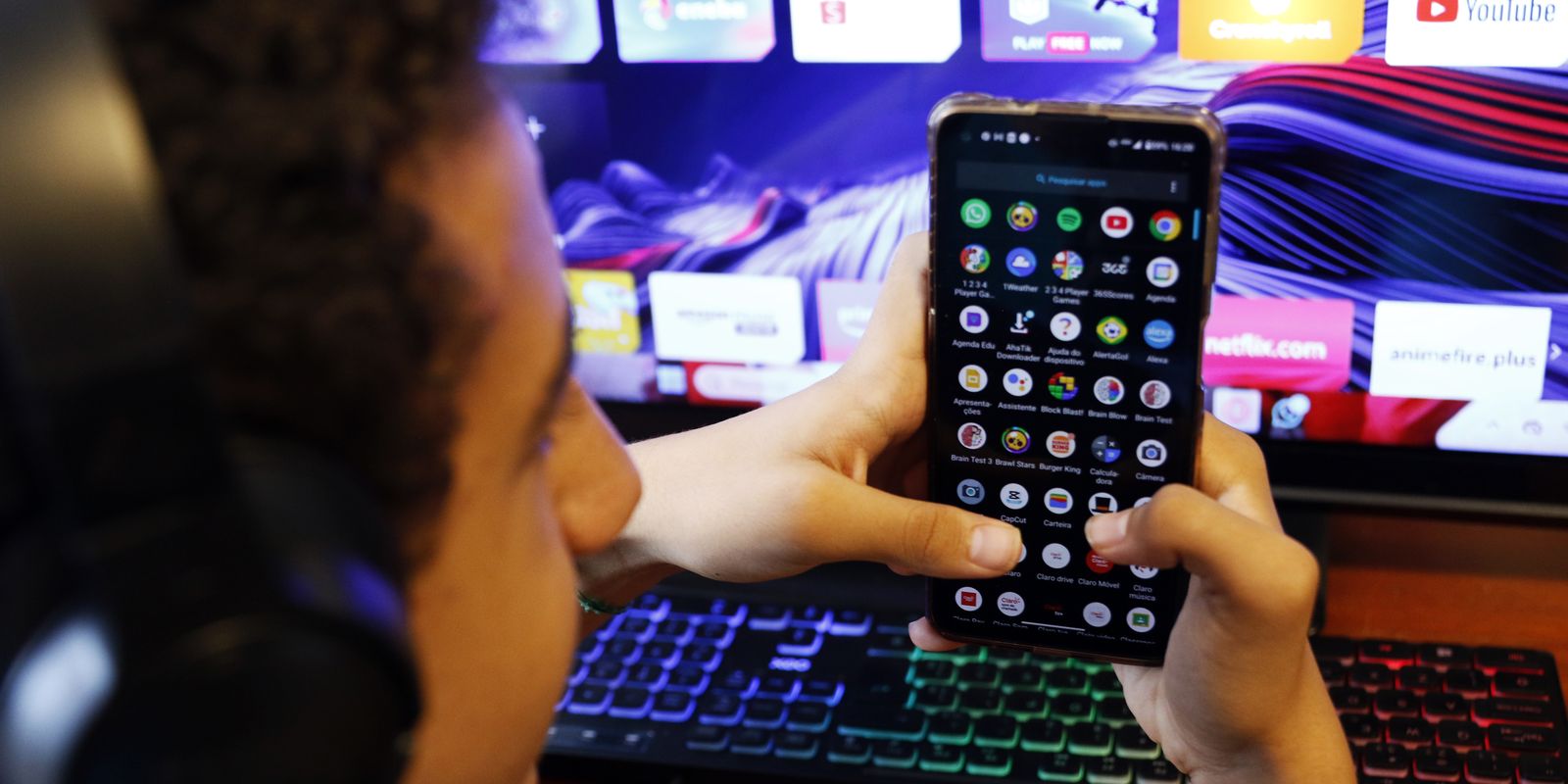 Consulta pública sobre regulação de redes sociais vai até o dia 17