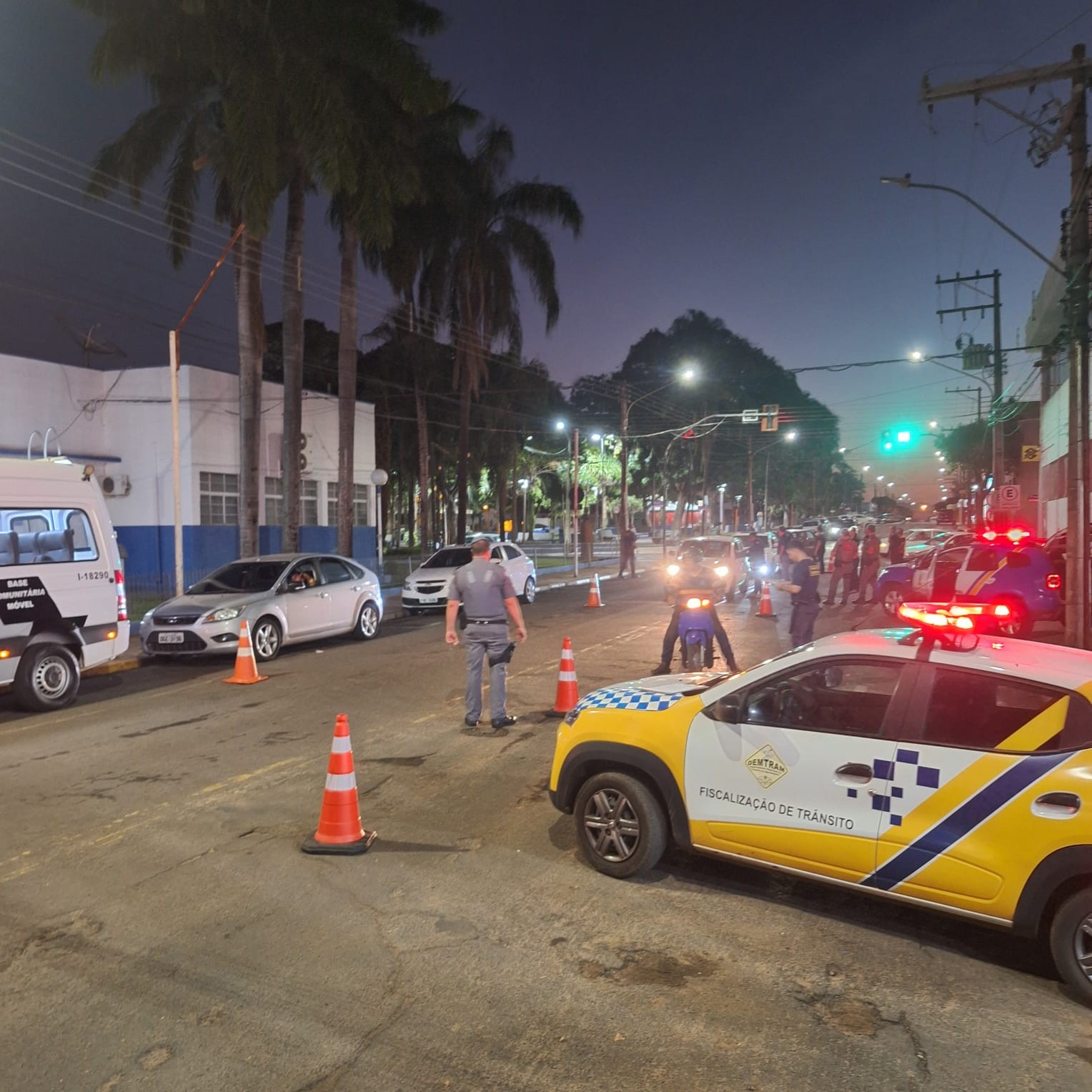 Em 3h de operação conjunta, fiscalização de trânsito aborda mais de 360 veículos em Martinópolis