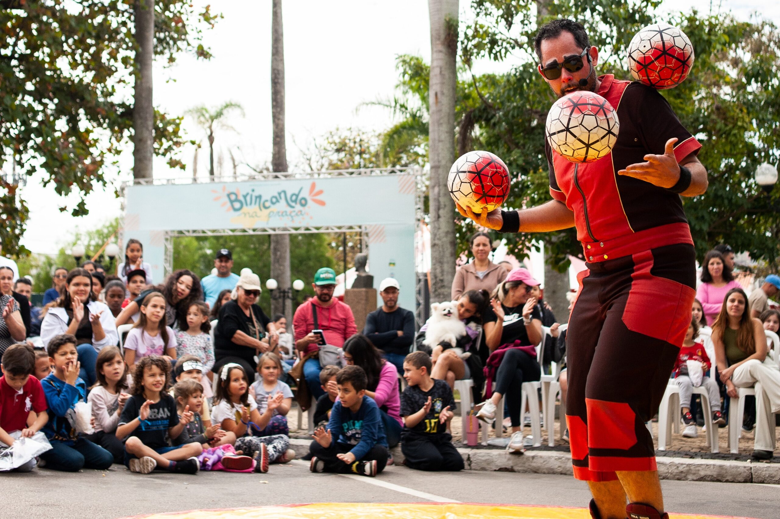 Estrelado pelo Palhaço Fusquinha, espetáculo promete divertir público com malabarismos no Parque do Povo, em Pres. Prudente