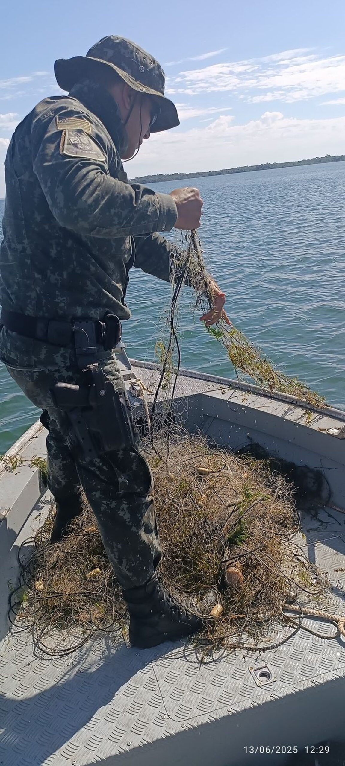 Fiscalização apreende 250 metros de redes de pesca irregulares no Rio Paraná, em Presidente Epitácio | Presidente Prudente e Região