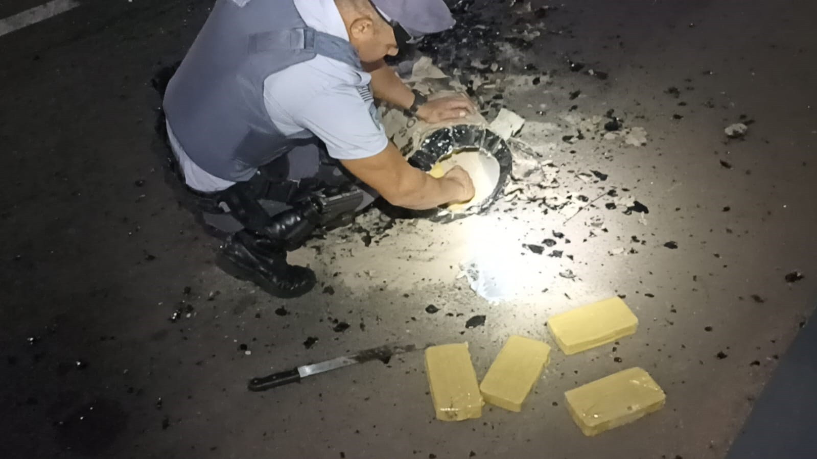 Passageiro de ônibus esconde carga de cocaína dentro de tambor de piche asfáltico, mas acaba preso em flagrante em Regente Feijó | Presidente Prudente e Região