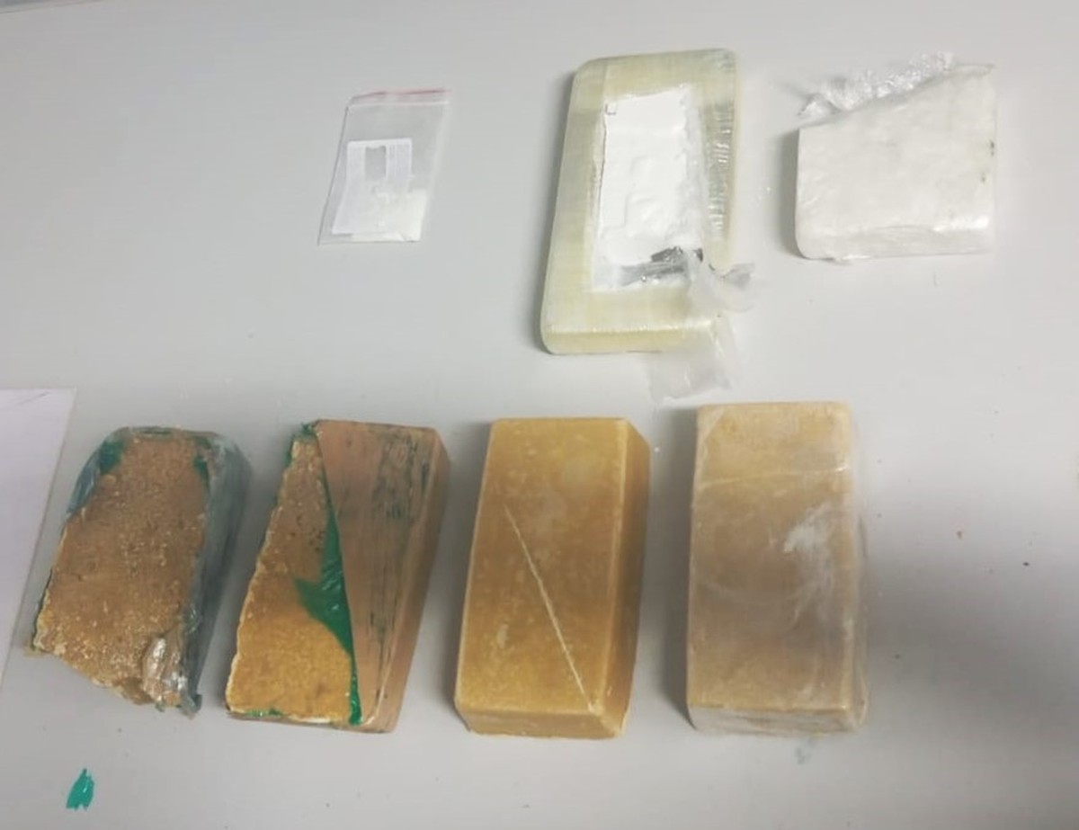 Após saltar muro e tentar fugir por terreno baldio, homem é preso com crack e cocaína no Jardim Cambuci, em Presidente Prudente