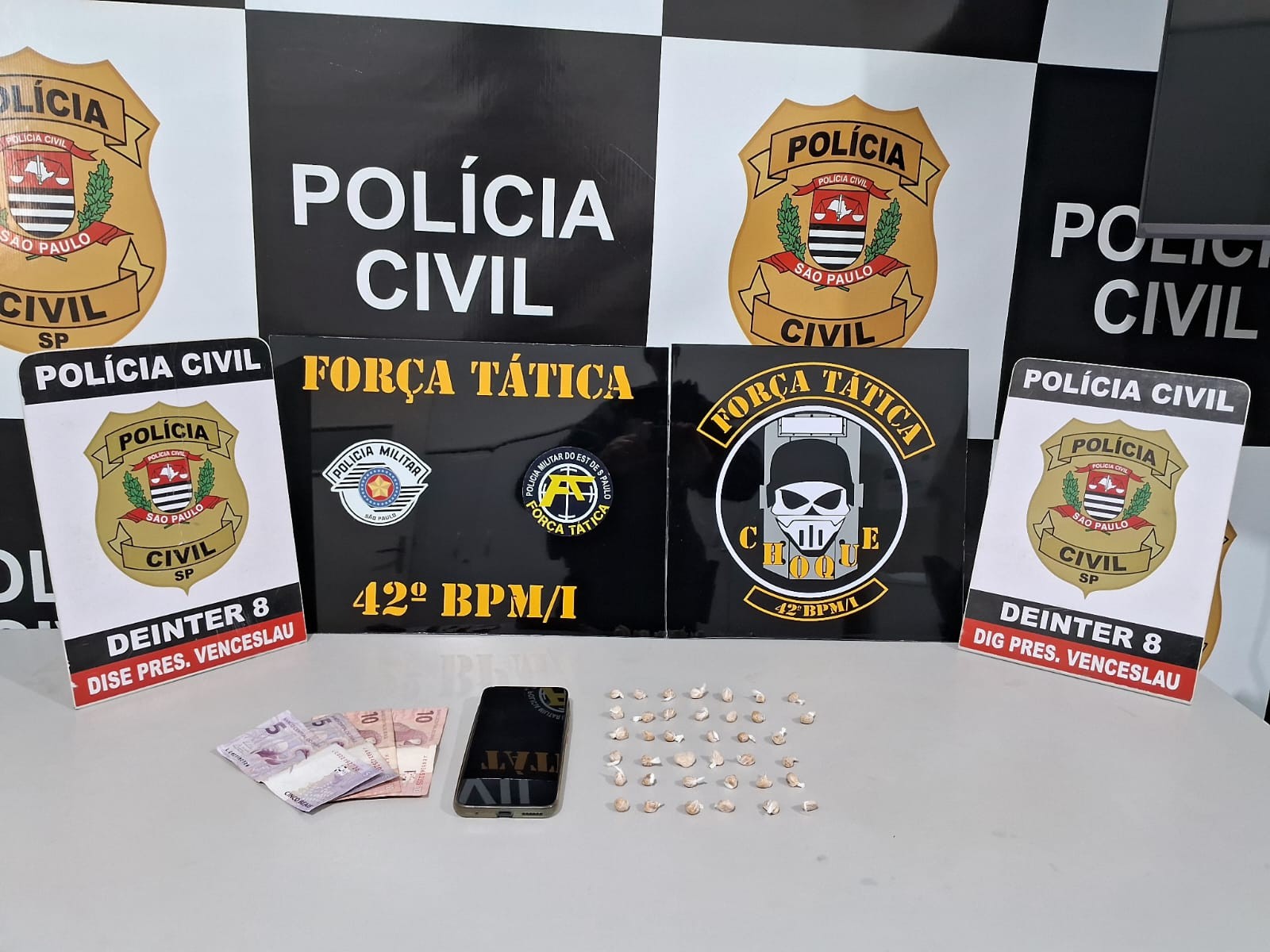 Ação policial conjunta contra o tráfico de drogas apreende porções de cocaína, crack e maconha em Santo Anastácio | Presidente Prudente e Região