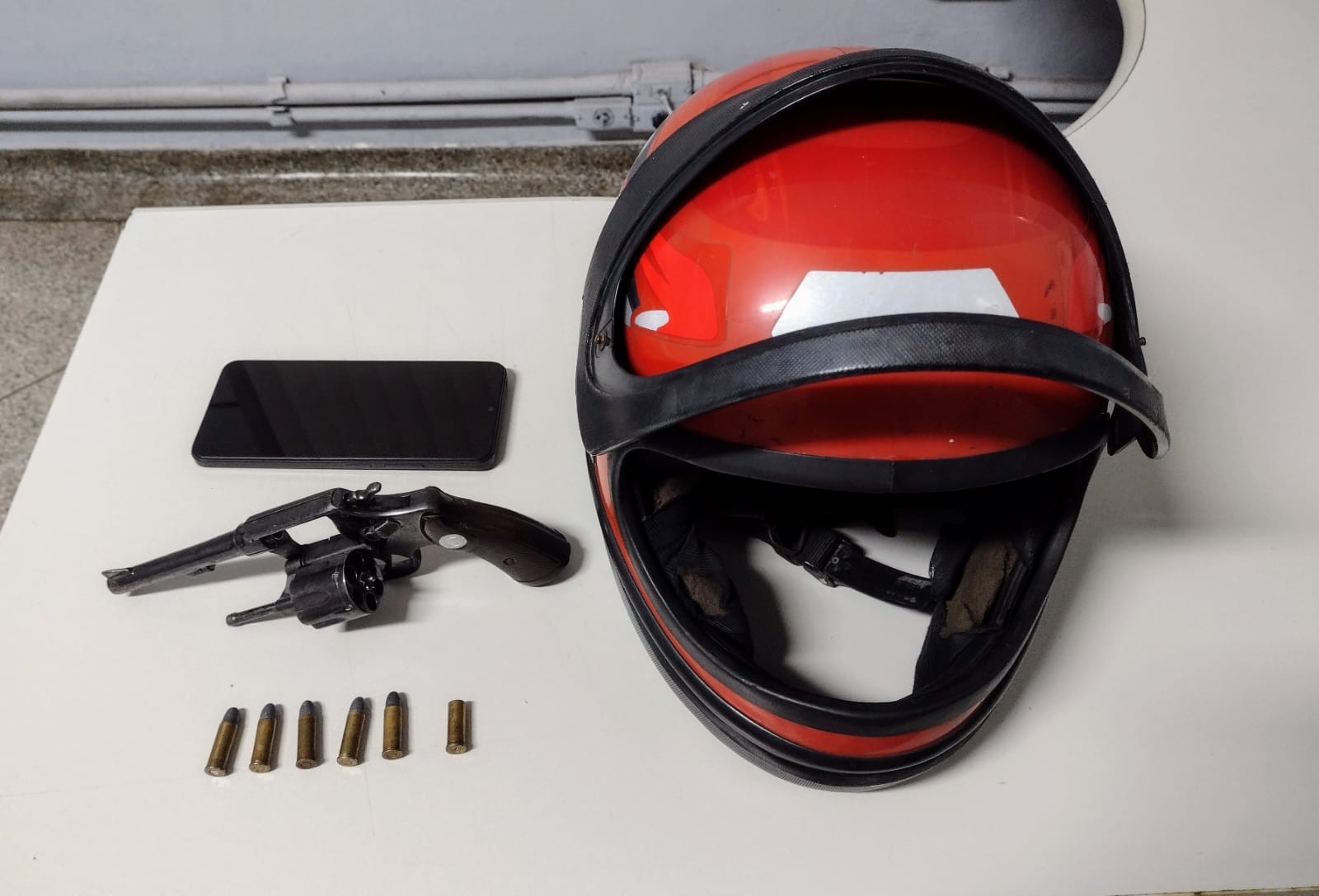 Armado com revólver, adolescente de 16 anos anos rouba aparelho celular na Avenida Washington Luiz e acaba apreendido em Presidente Prudente | Presidente Prudente e Região