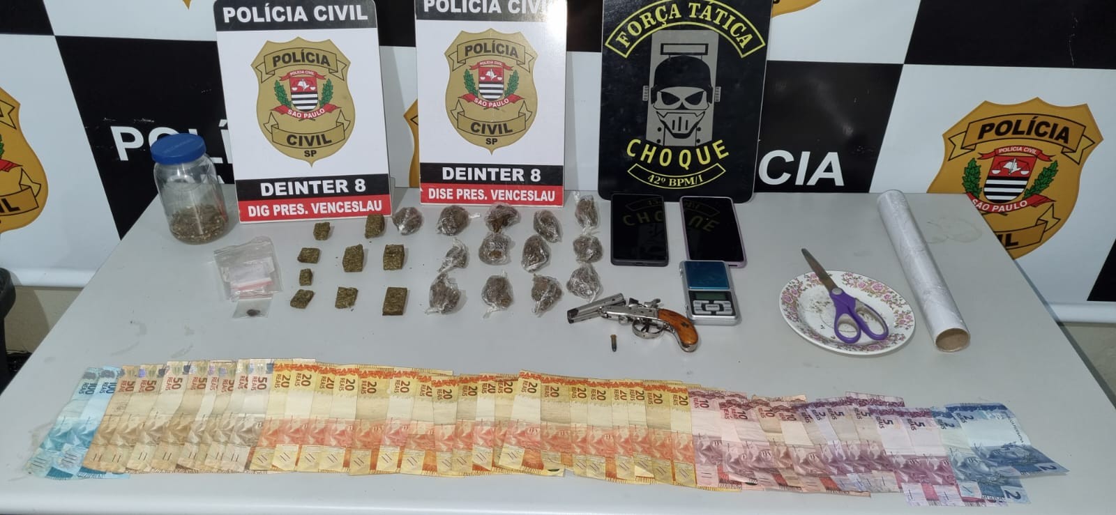 Com arma de fogo municiada e mais de 20 porções de drogas, homem é preso em flagrante em Santo Anastácio | Presidente Prudente e Região