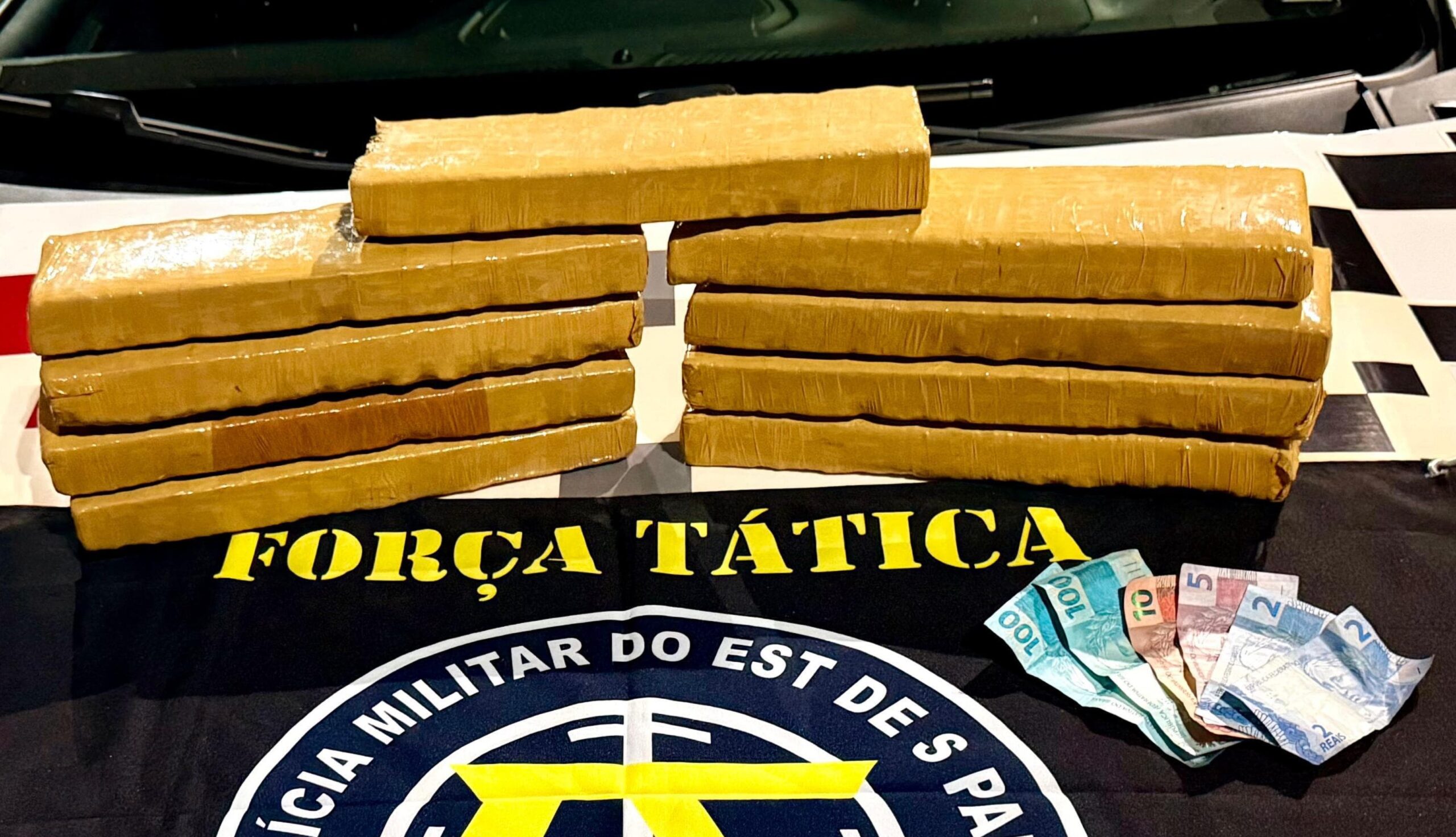 Com tabletes de maconha, motoristas e passageiro são presos na Rodovia General Euclides de Oliveira Figueiredo, em Dracena