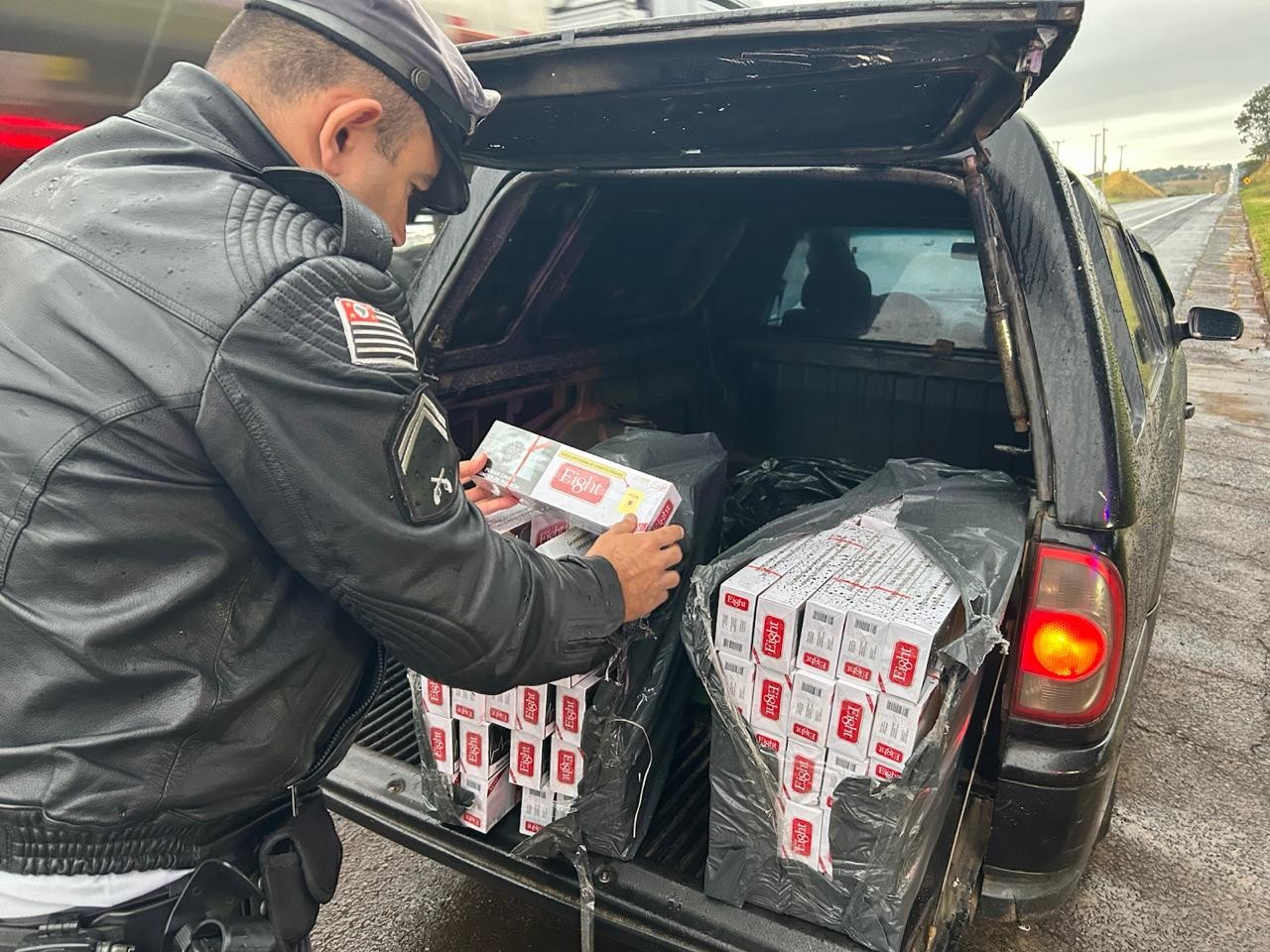 Fiscalização apreende mais de R$ 50 mil e 2 mil maços de cigarros contrabandeados do Paraguai em Parapuã | Presidente Prudente e Região