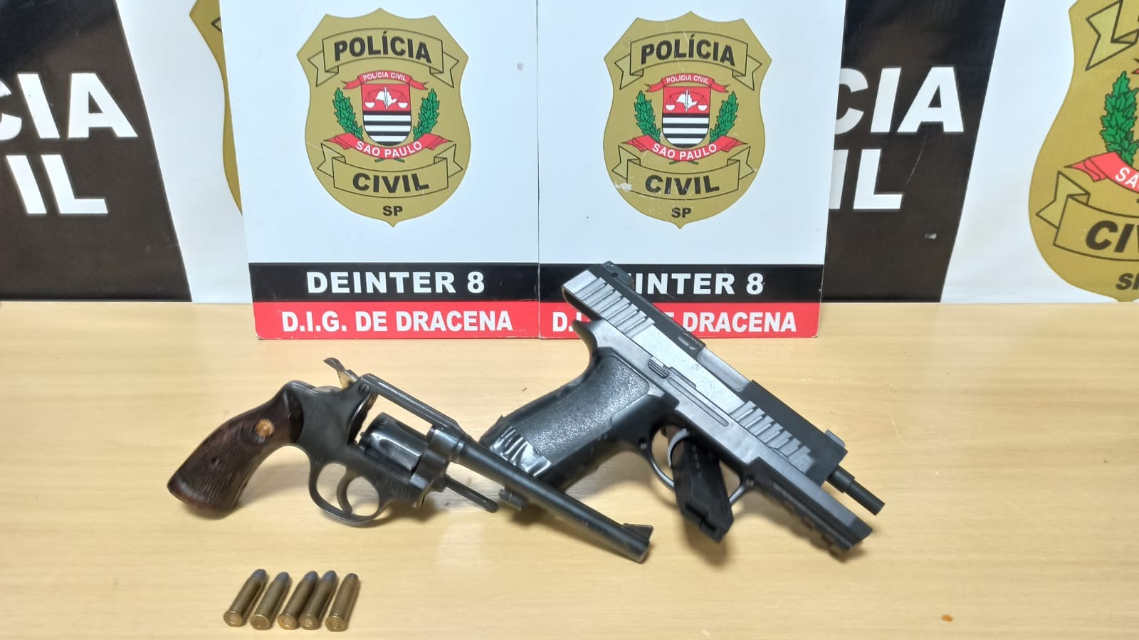 Homem é preso em flagrante com revólver municiado e simulacro de pistola no Portal dos Girassóis, em Dracena | Presidente Prudente e Região