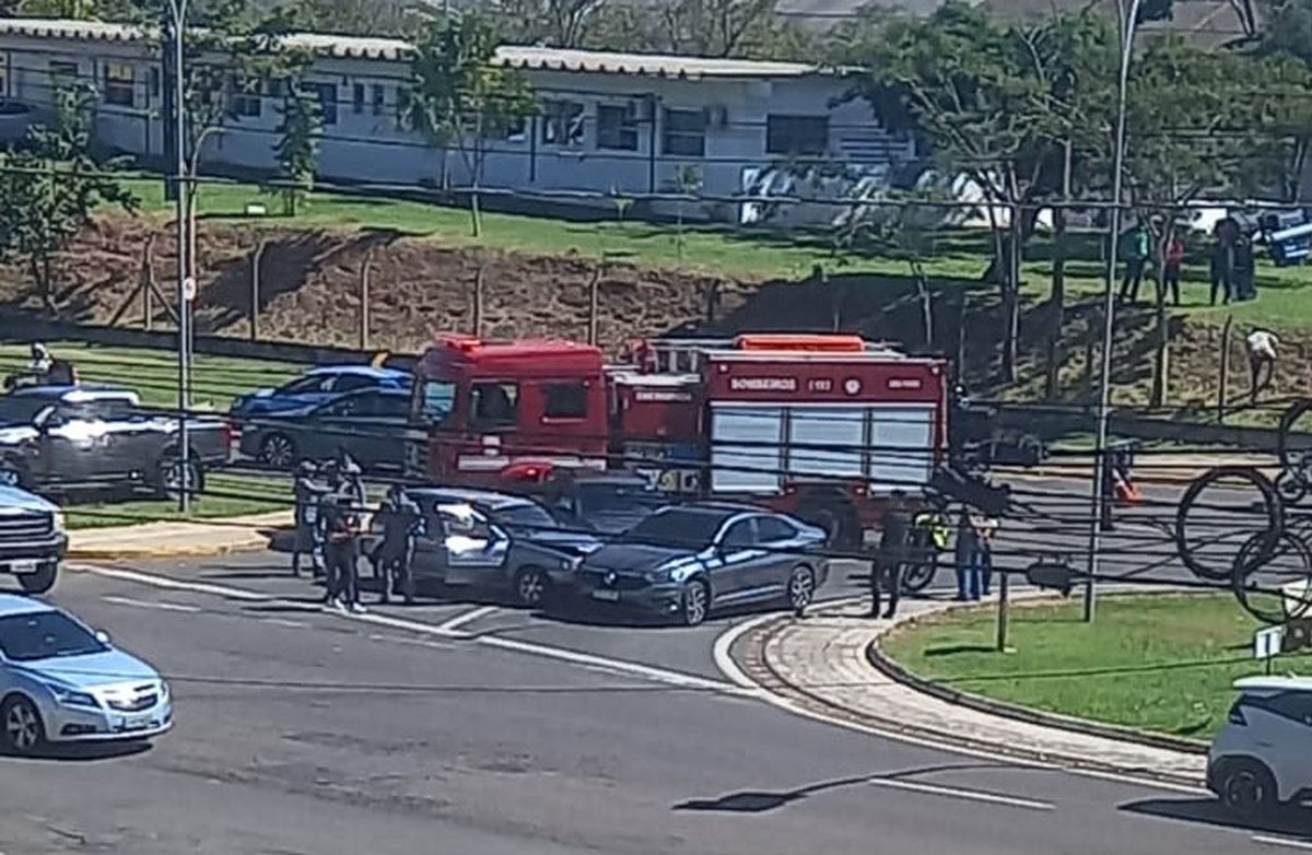 Motorista perde controle da direção de carro após crise de hipoglicemia e colide em outro veículo na Rotatória do Cristo | Presidente Prudente e Região