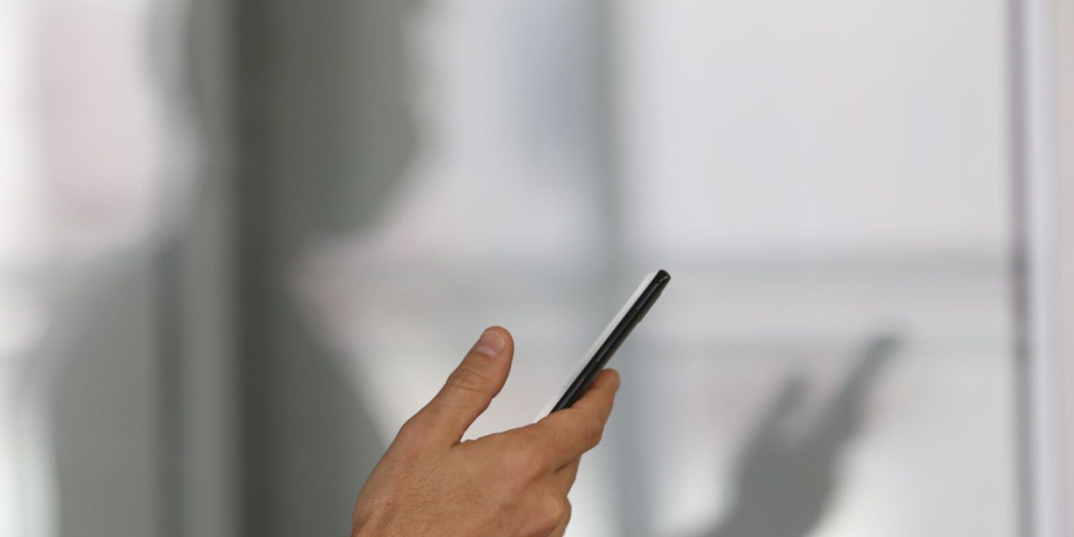 Rio: polícia inicia segunda etapa de devolução de celulares recuperado