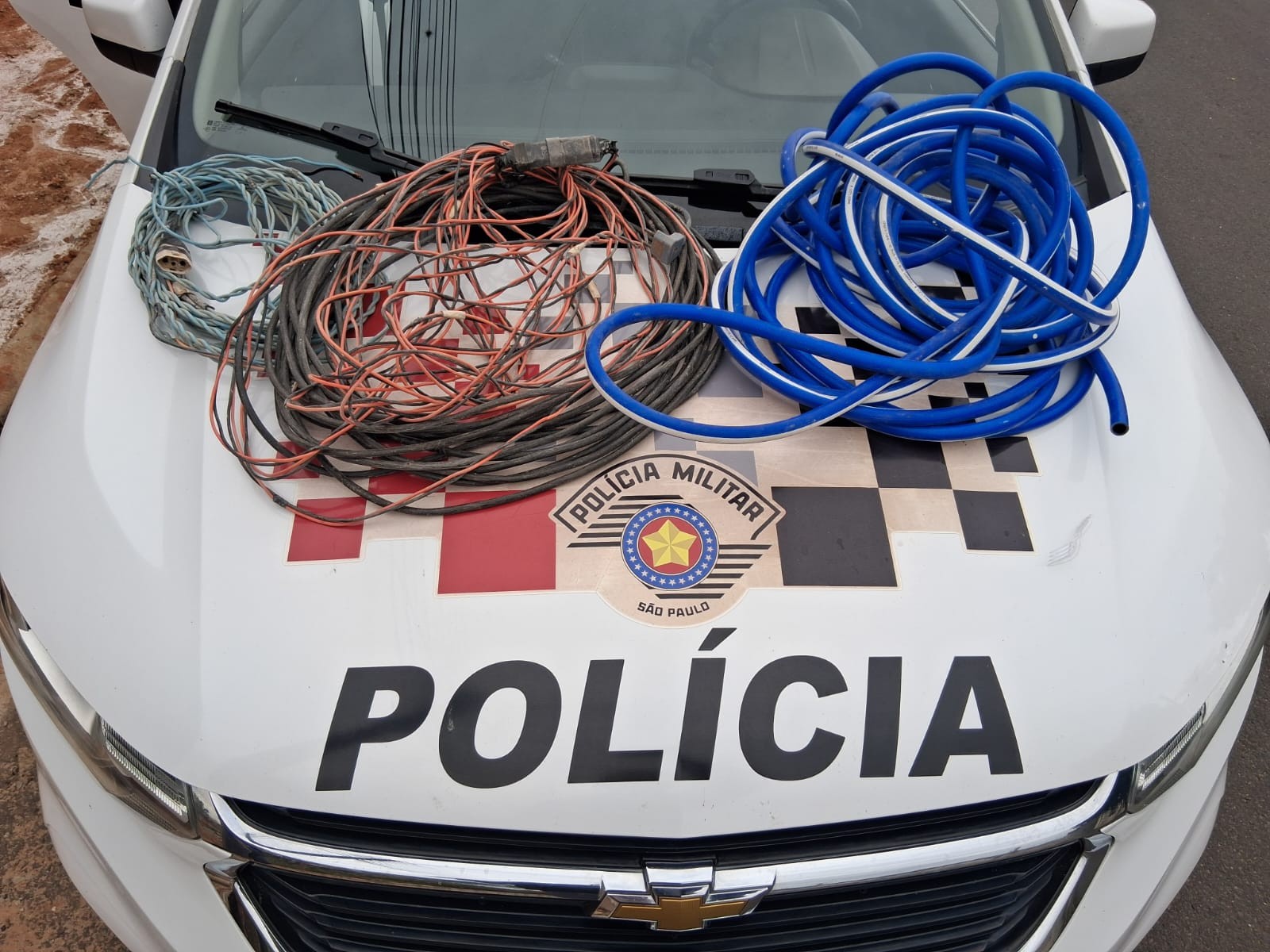 Após furtar extensões elétricas e mangueira de jardim de construção, homem é preso em flagrante, em Osvaldo Cruz