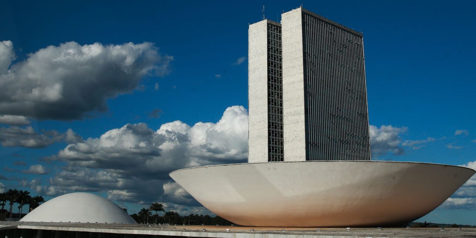Câmara pode pautar projeto contra ‘adultização’ de crianças nas redes