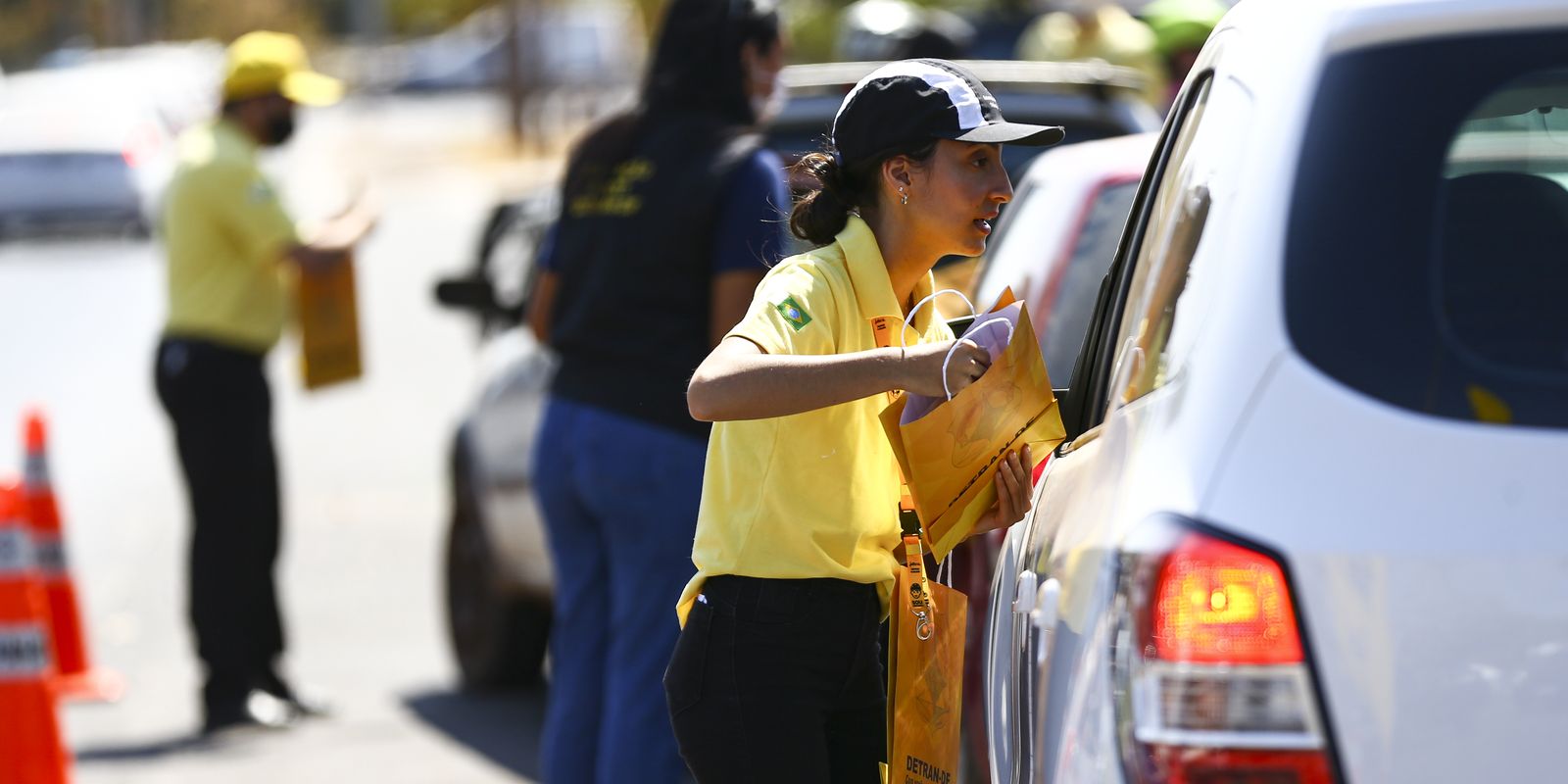 Transporte: melhor lugar para levar criança é o meio do banco de trás