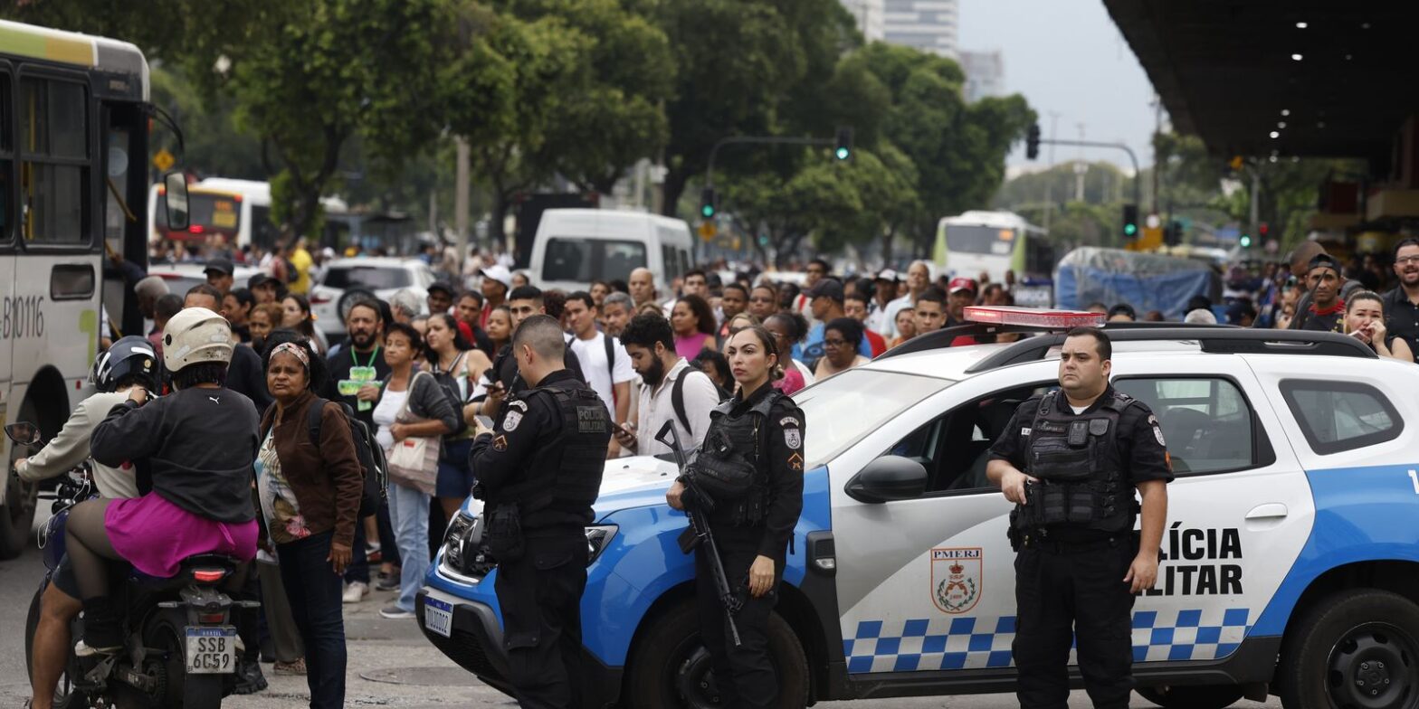 Ação no RJ é cortina de fumaça e expõe população, dizem especialistas| Agência Brasil