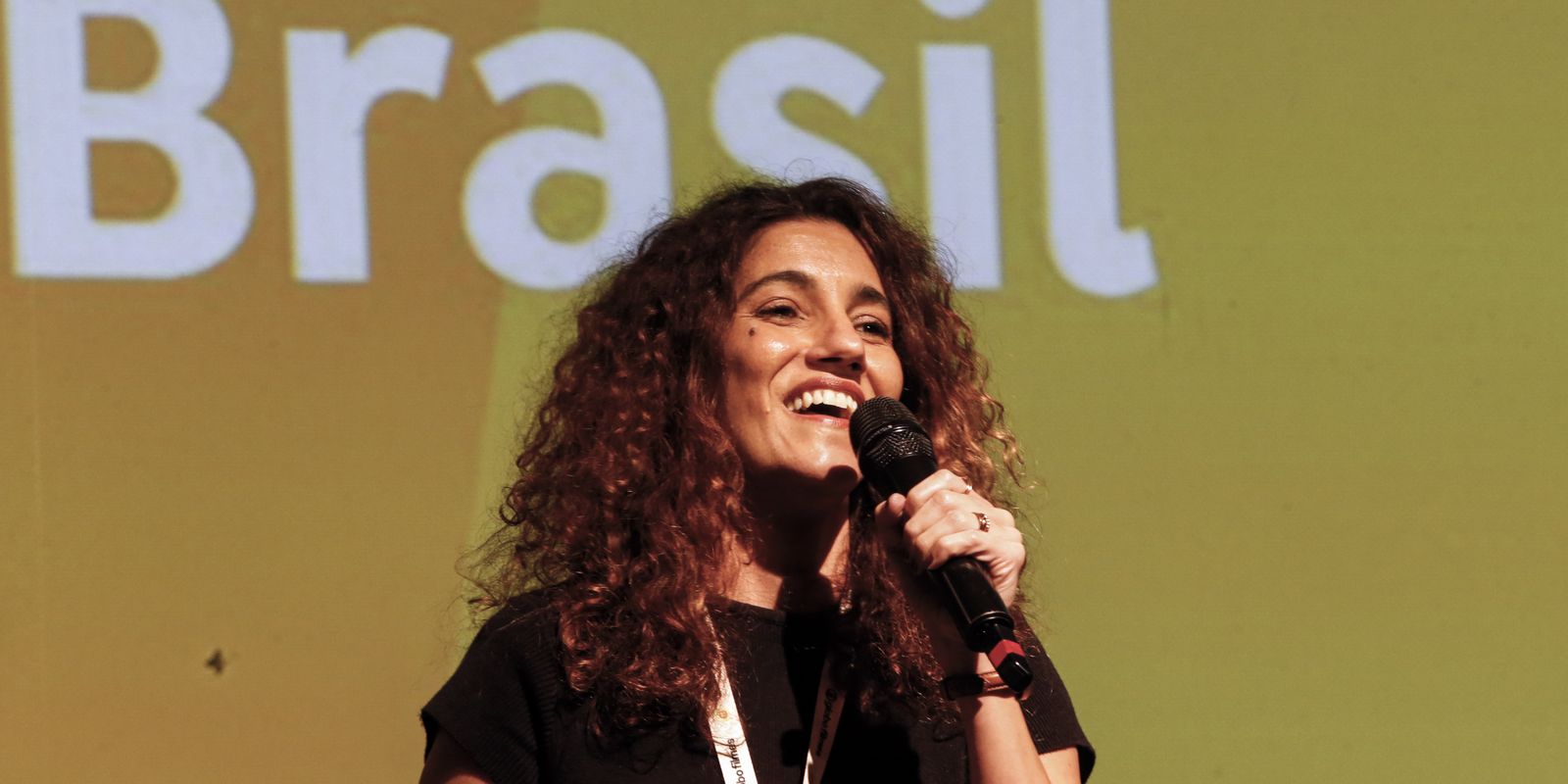 EBC: Antonia Pellegrino recebe Prêmio Amigos do Cinema Infantil