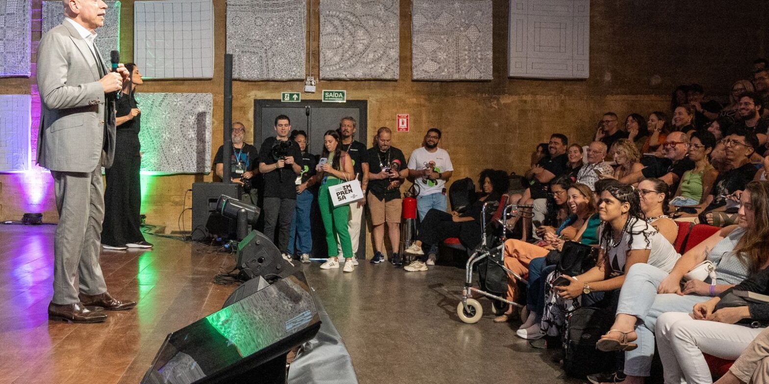 Tecnologia é ferramenta, não garantia de educação, diz Karnal no Rec’n’Play