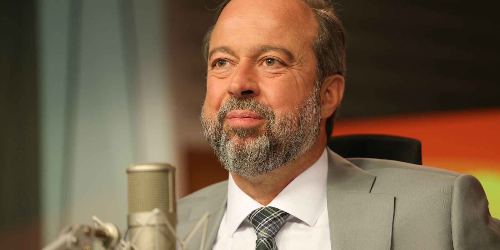 Não precisaremos do horário de verão neste ano, diz Alexandre Silveira