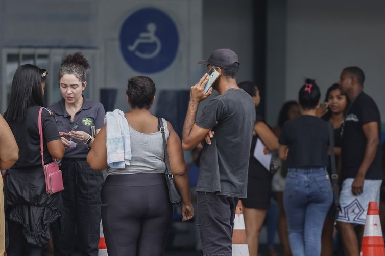 Tânia Rêgo/Agência Brasil Rio de Janeiro (RJ), 29/10/2025 - Familiares chegam ao Detran para se cadastrar para recinhecimento dos corpos
Após resgate de dezenas de corpos são trazidos por moradores para a Praça São Lucas, na Penha, zona norte do Rio de Janeiro. Operação Contençao.
Foto: Tânia Rêgo/Agência Brasil