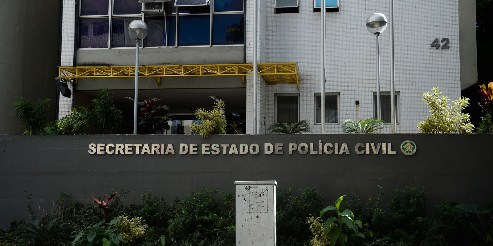 Menino é baleado na perna dentro de escola em operação policial no Rio