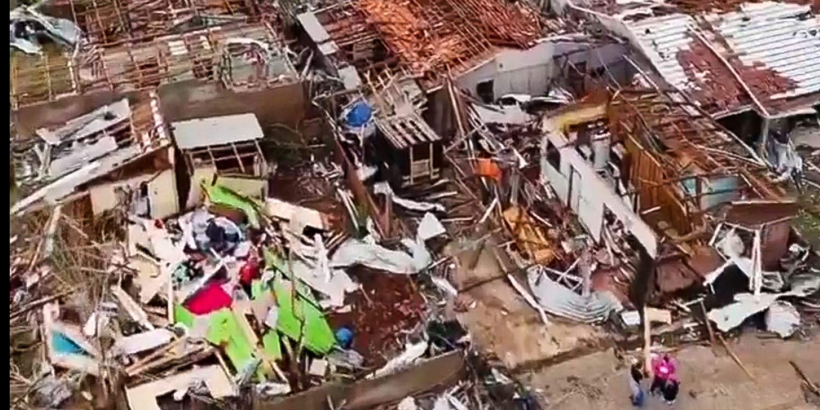 Tornado destrói 90% de cidade no Paraná e causa seis mortes