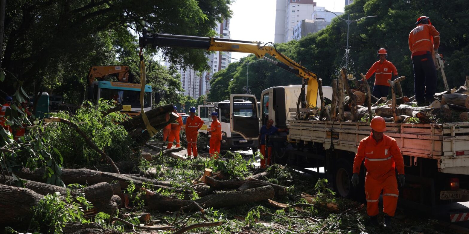 Dois dias após ciclone, SP ainda tem 800 mil moradores sem energia