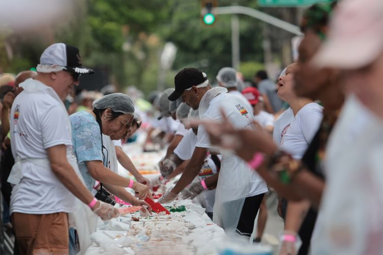 Paulo Pinto/Agência Brasil São Paulo (SP), 05/01/2026 - Bolo de aniversário em comemoração aos 472 anos de São Paulo, no bairro do Bixiga. Foto: Paulo Pinto/Agência Brasil
