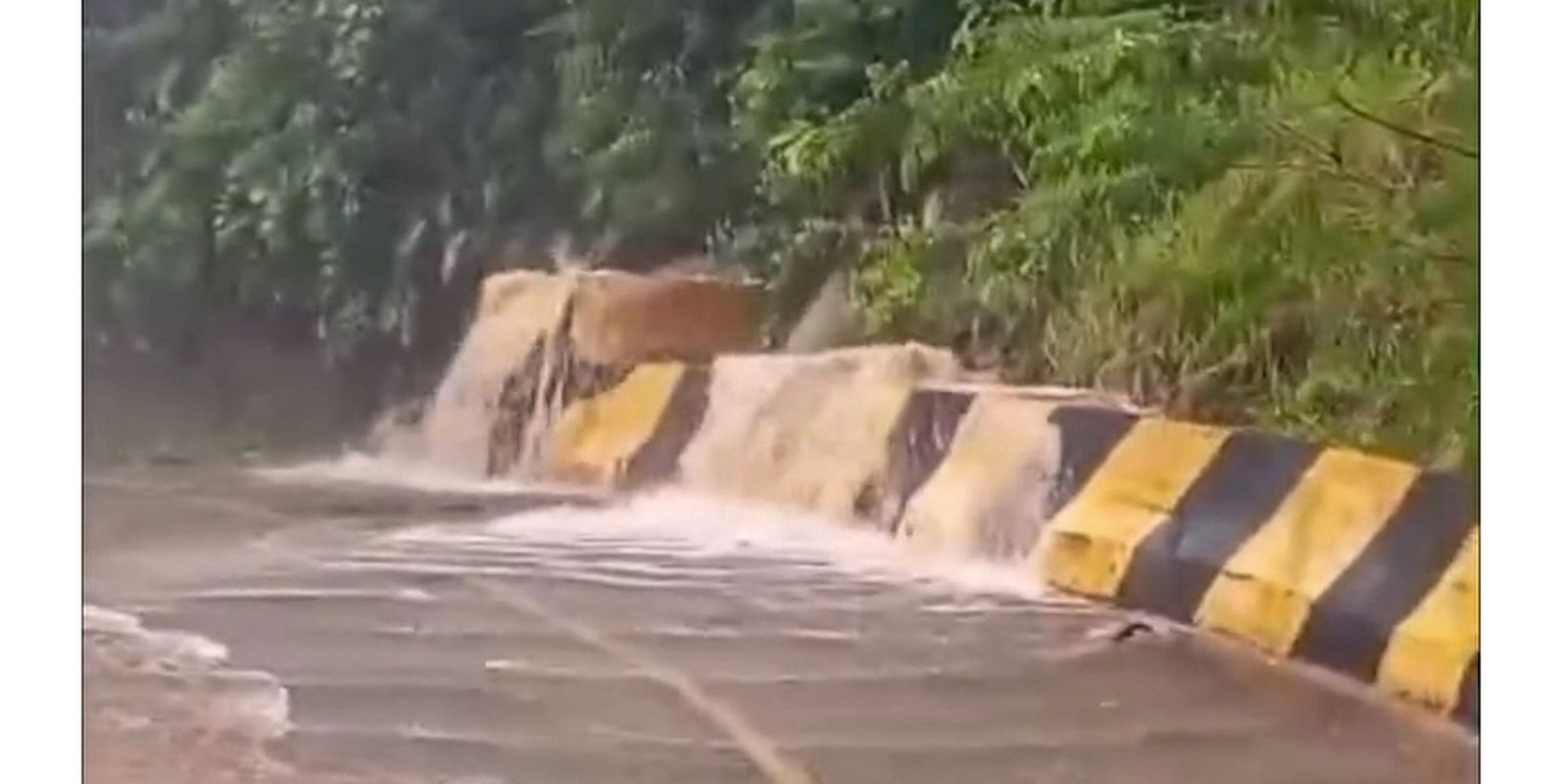 Chuvas desabrigam mais de 300 pessoas em Peruíbe