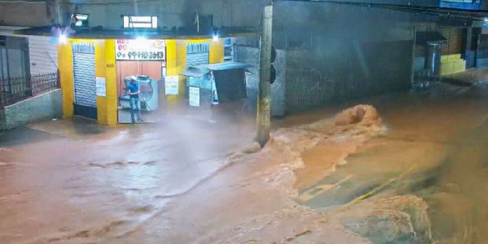 Sobe para 22 total de mortos por chuvas em Juiz de Fora e Ubá