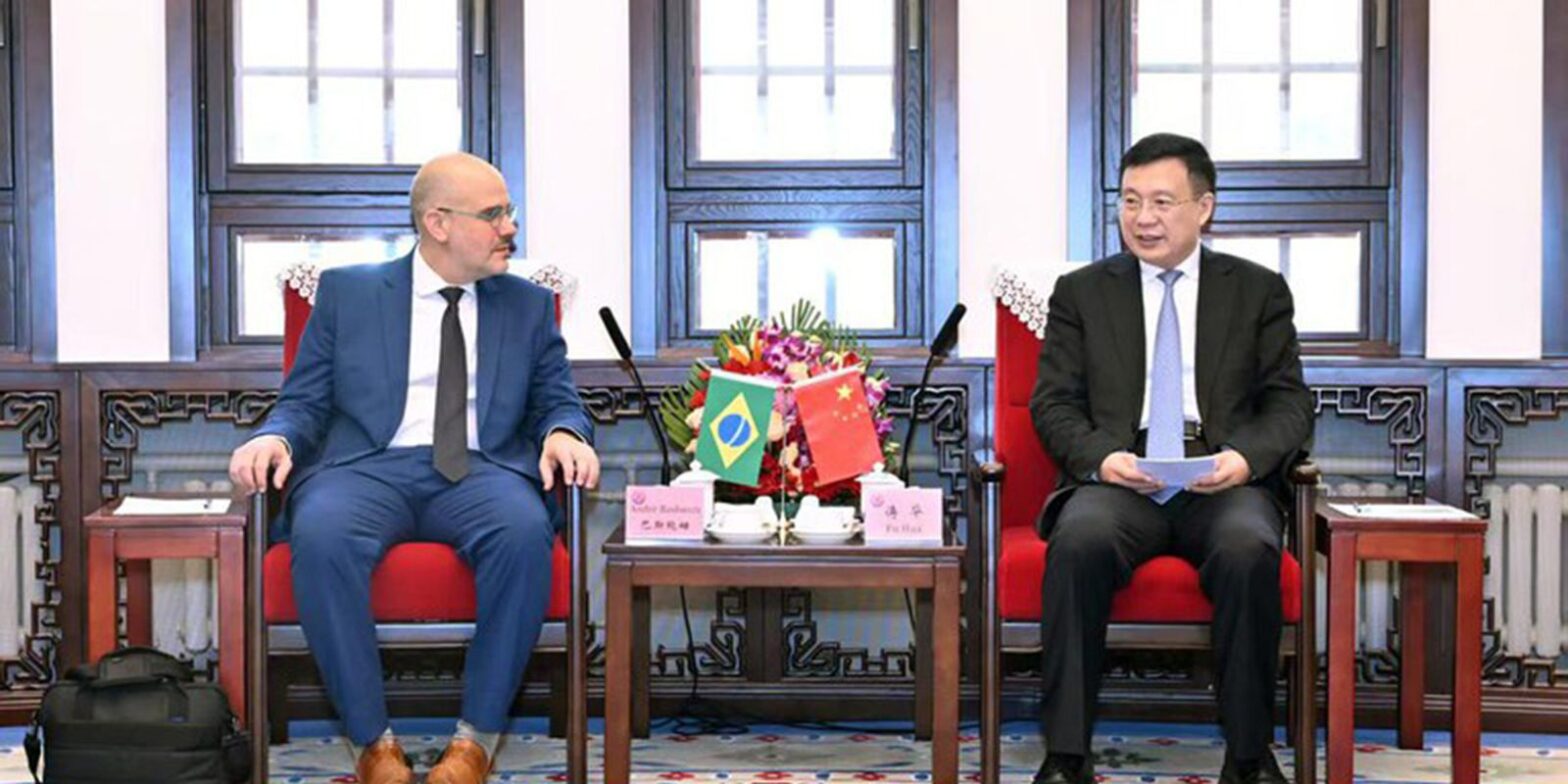 Presidente da EBC busca parcerias em visita institucional à China