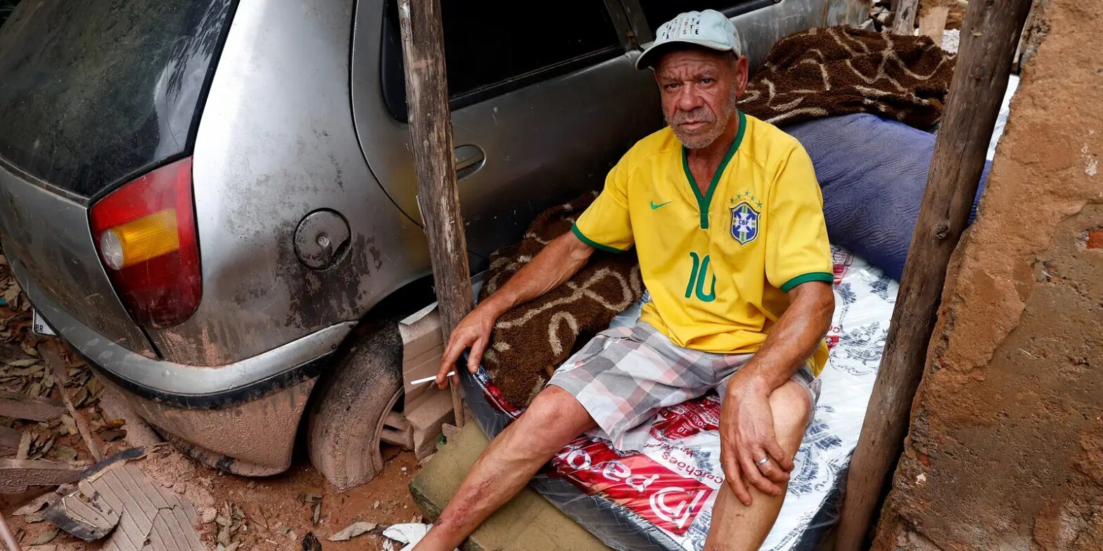 Morador de Juiz de Fora vive entre escombros de casa atingida por lama