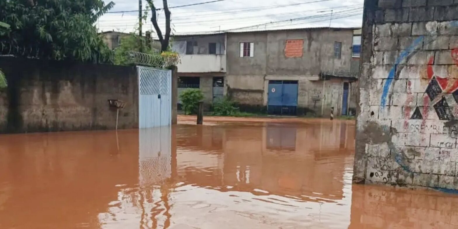 Bombeiros encontram corpo de mulher levada por correnteza