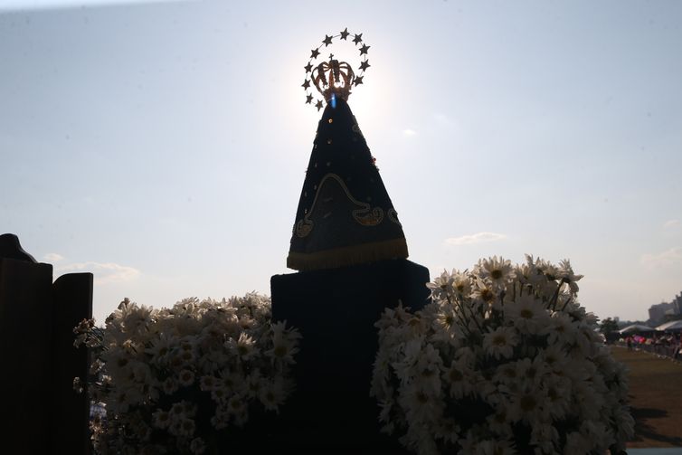 Valter Campanato/Agência Brasil Missa em ação de graças a nossa Senhora Aparecida na esplanada dos ministérios.